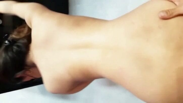 سکس سر پایی با زن عمو تو آشپزخونه